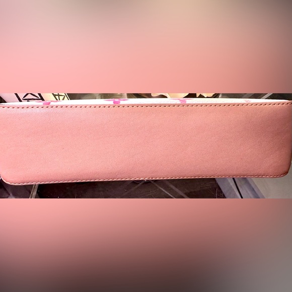 🩷Louis Vuitton Monogram Giant By The Pool 2.0 Elizabeth Pencil Pouch Rose🩷 - Picture 14 of 16